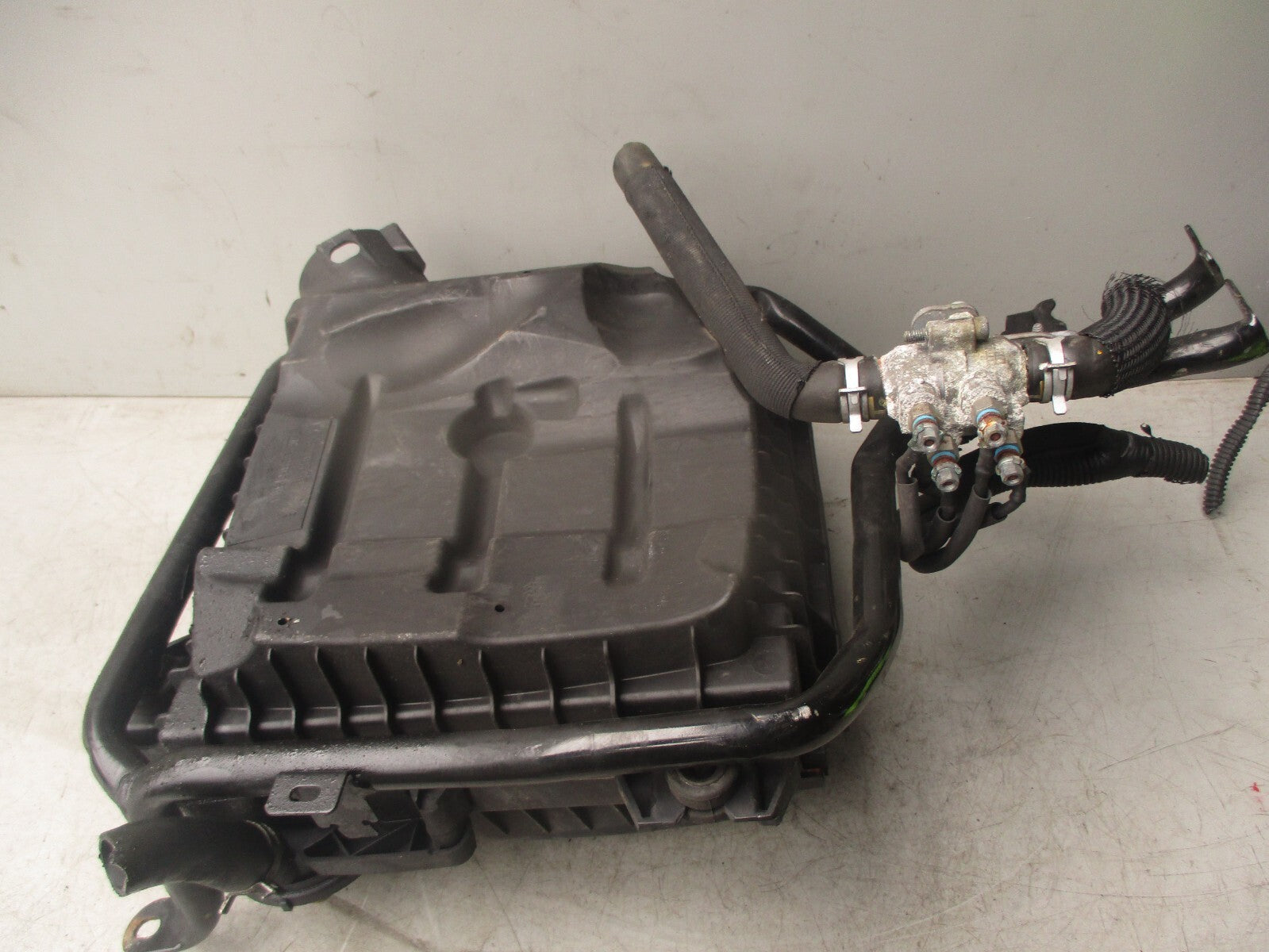 2014 VAUXHALL VIVARO 2.0 DIESEL AIR FILTER HOUSEING AIR BOX 8200760899