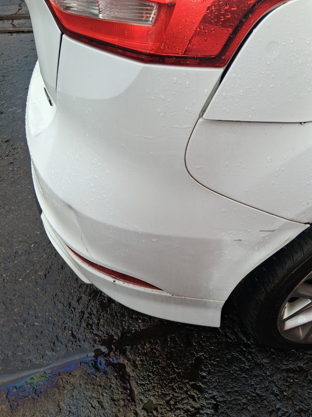 2017 FORD FOCUS MK3 ST LINE COMPLETE REAR BUMPER WITH PDC SENSORS WHITE 5F
