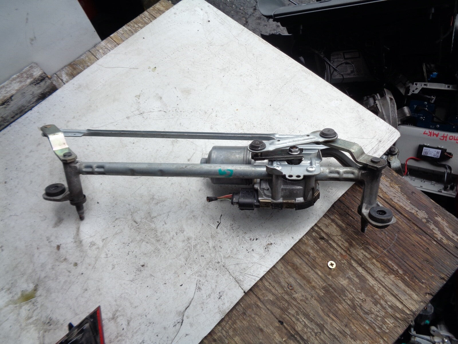 VW VOLKSWAGEN GOLF MK7 2015 FRONT WINDSCREEN WIPER MOTOR AND LINKAGE 3397021673