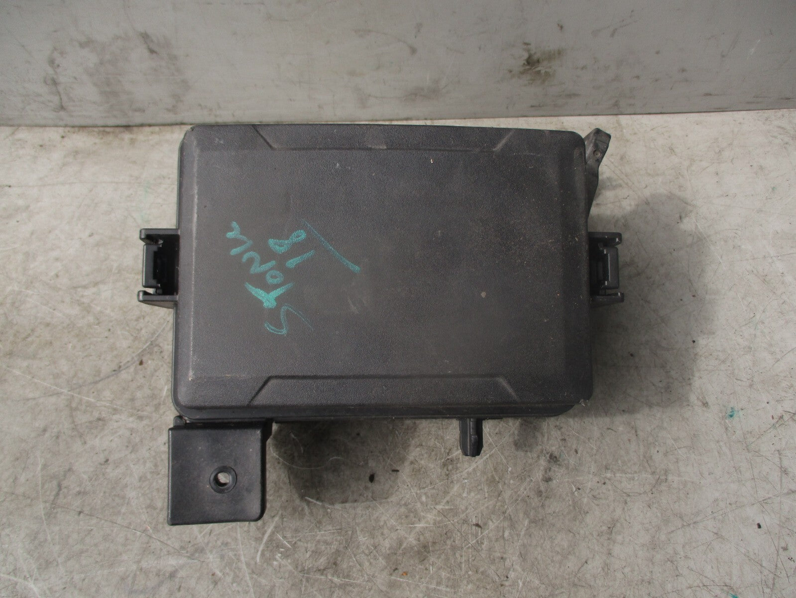 2018 KIA STONIC 1.0 PETROL BONNET UNDER FUSE RELAY BOX 91280H8210A