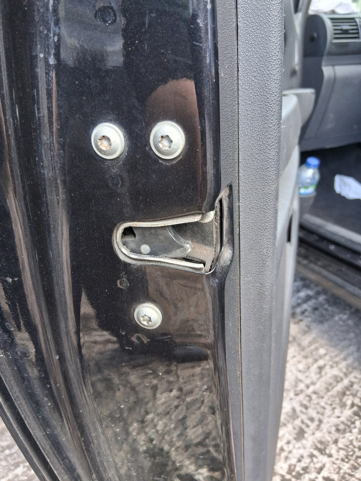 2011 VW VOLKSWAGEN FOX 3 DOOR NS PASSENGER SIDE FRONT LEFT DOOR LOCK MECHANISM