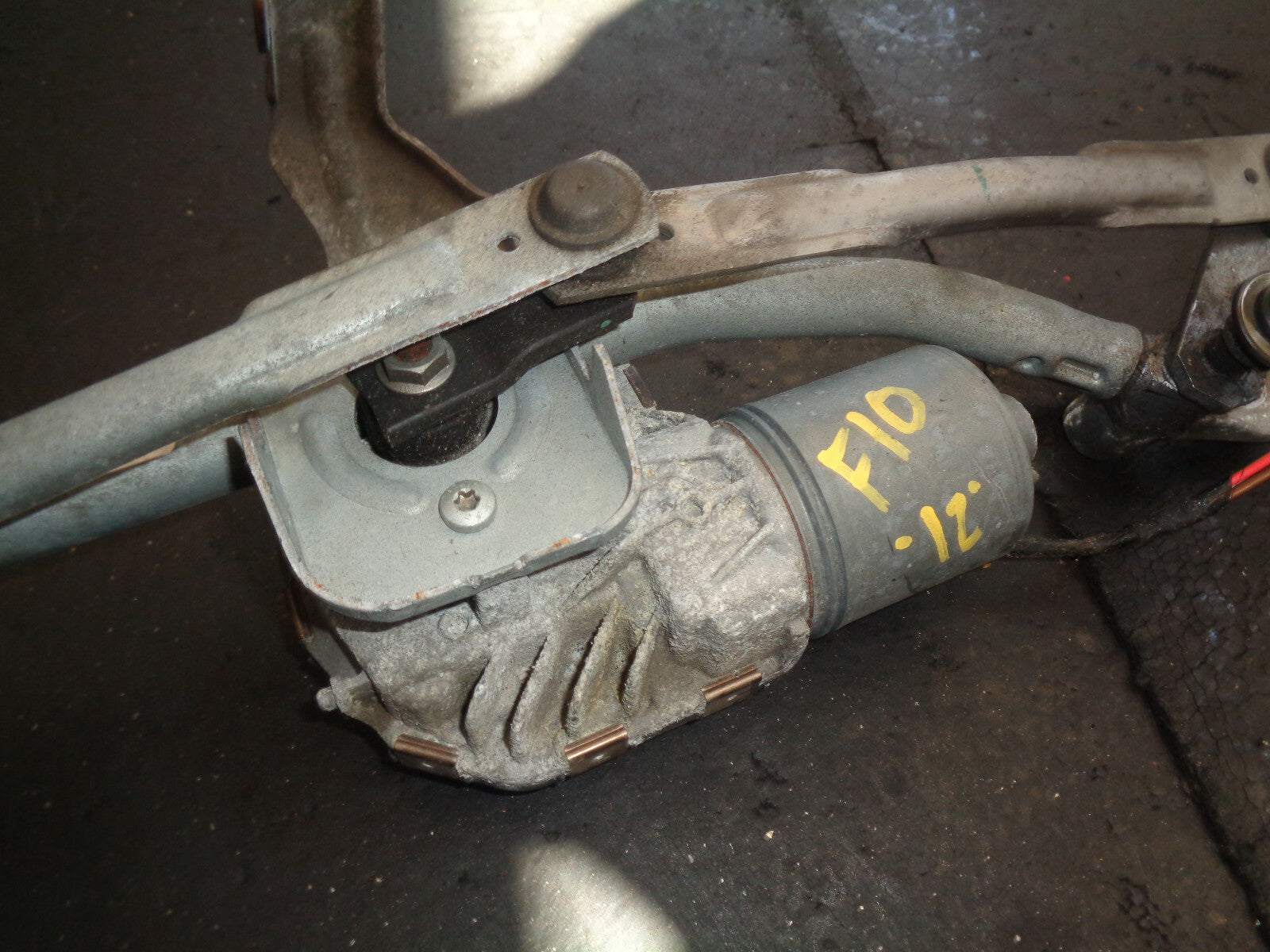 BMW 5 SERIES F10 2012 FRONT WINDSCREEN WIPER MOTOR LINKAGE 4899836