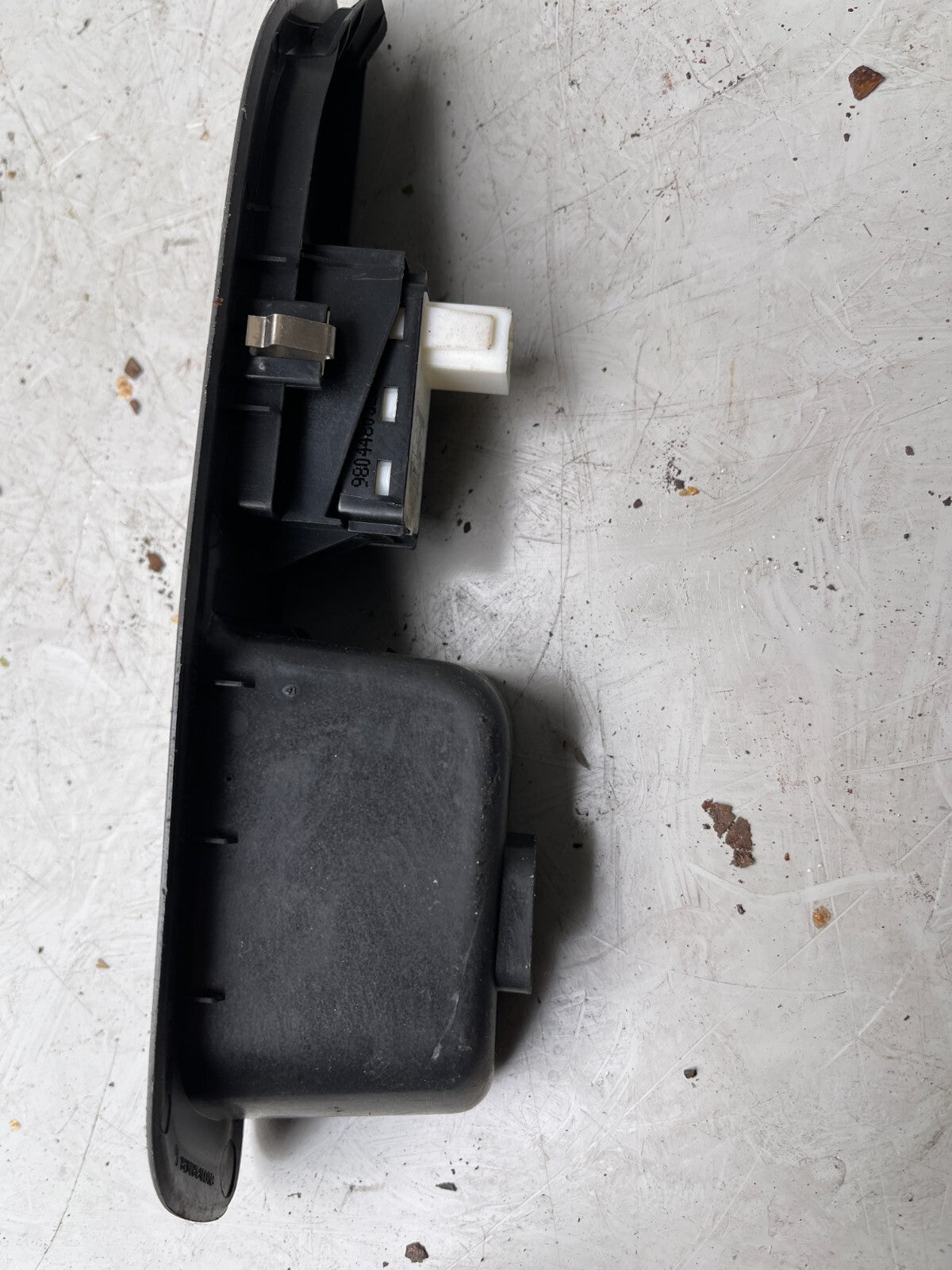 CITROEN C4 PASSENGER SIDE WINDOW CONTROL SWITCH 9831081580