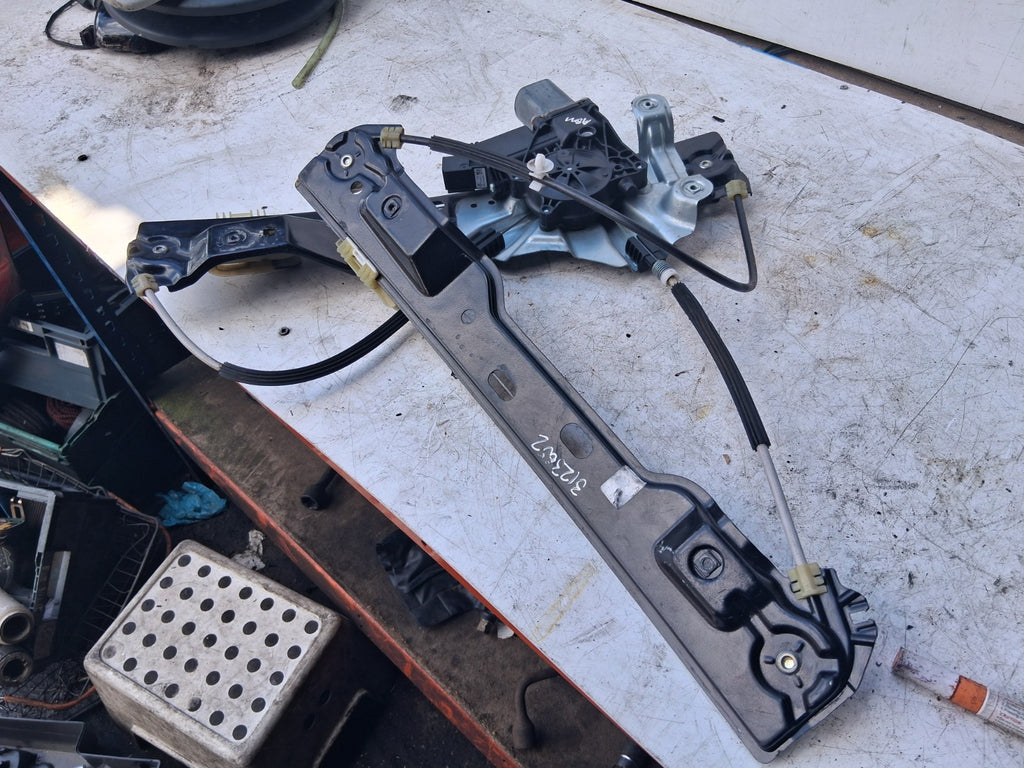 2018 ZAFIRA C OSF DRIVER SIDE FRONT RIGHT WINDOW MOTOR REGULATOR 915368104