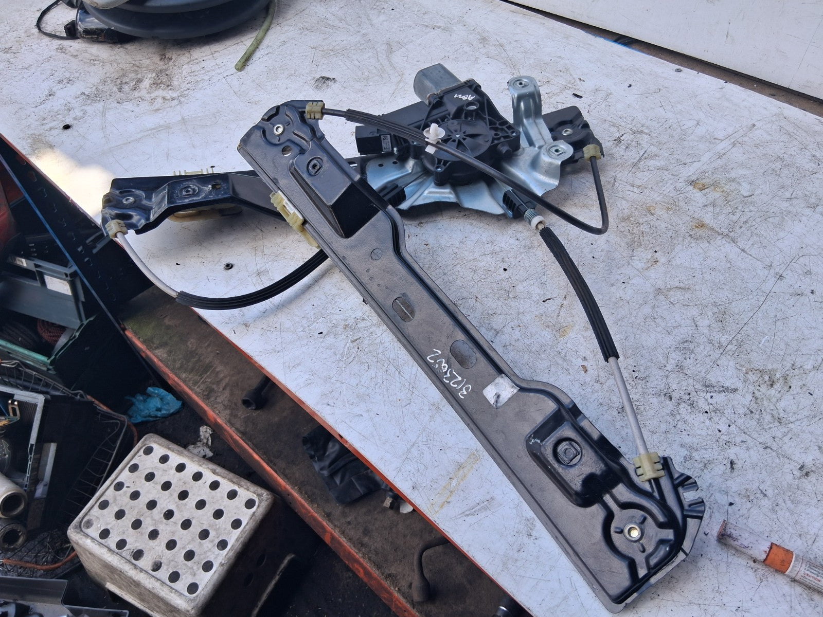 2018 ZAFIRA C OSF DRIVER SIDE FRONT RIGHT WINDOW MOTOR REGULATOR 915368104