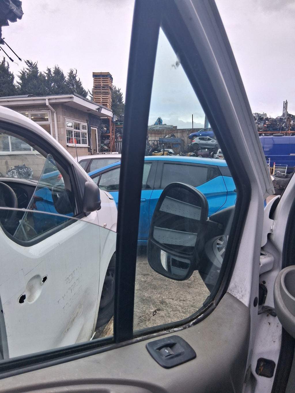 2014 VAUXHALL VIVARO MK1 NSF PASSENGER SIDE FRONT LEFT QUARTER GLASS