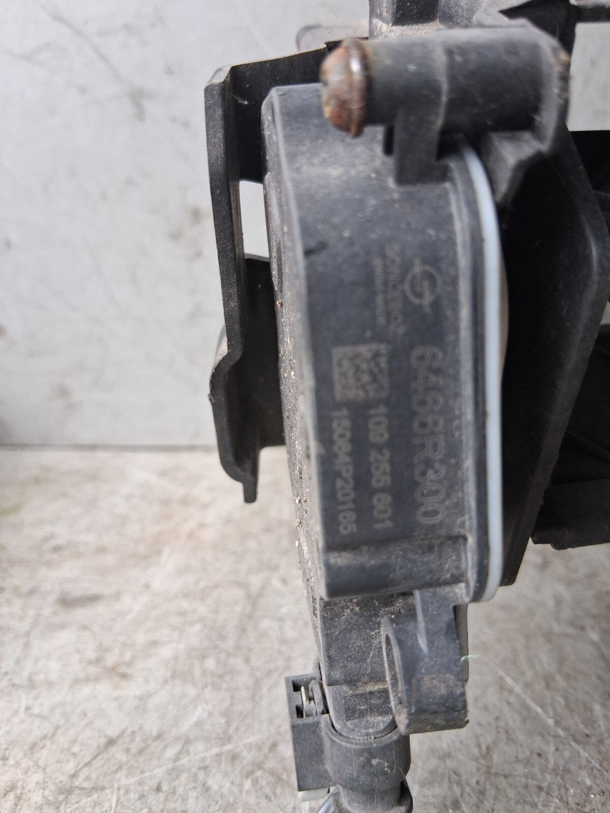 2015 VAUXHALL INSIGNIA MK1 FRONT AIR DUCT SHROUD 6466R300
