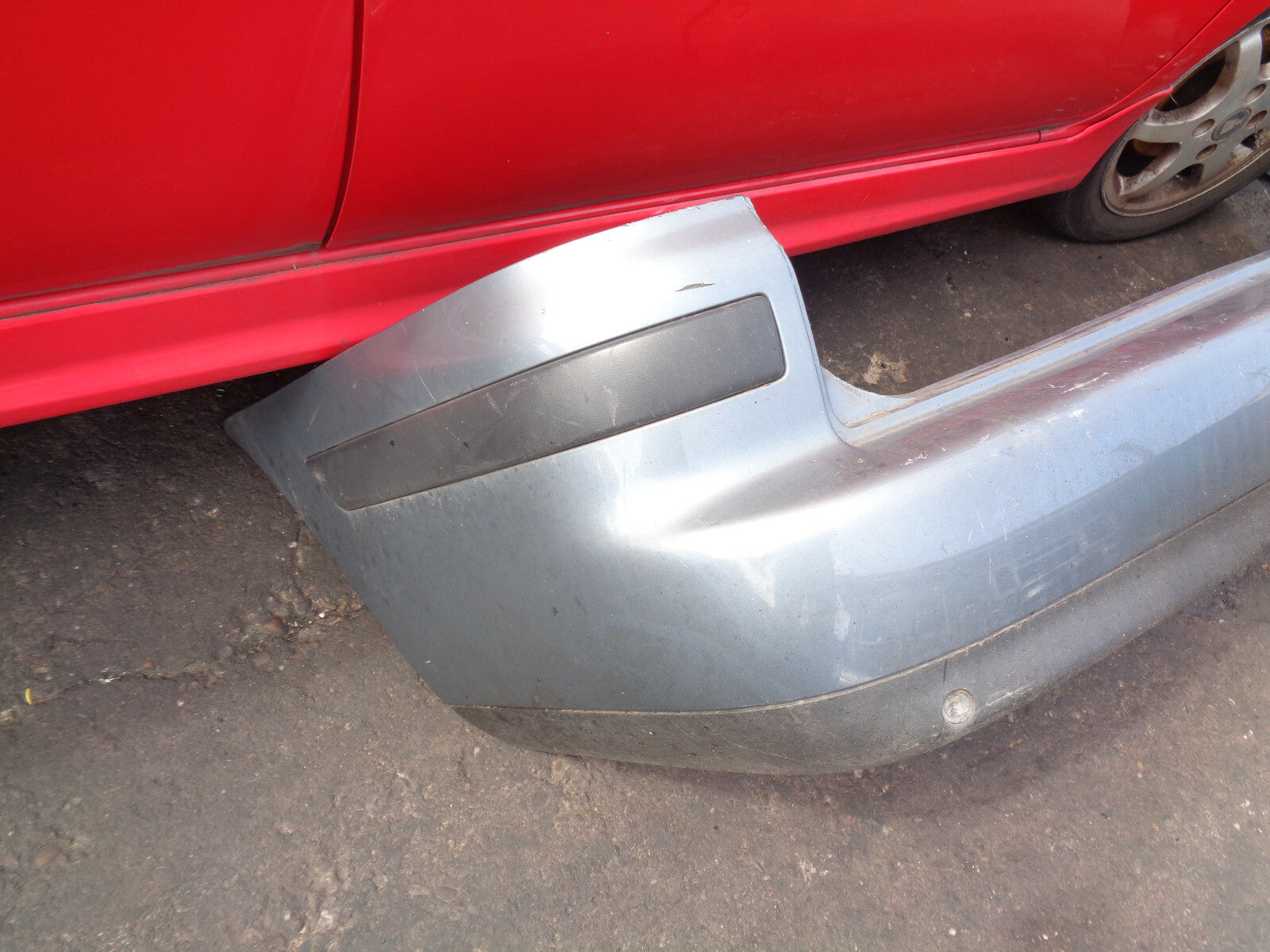 FORD GALAXY 2000 COMPLETE REAR BACK PLASTIC BUMPER  & RUBBING STRIPS BLUE SILVER