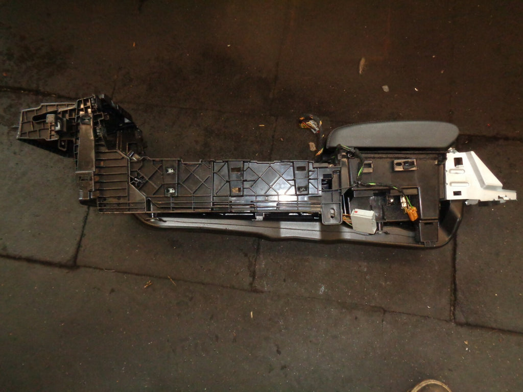JAGUAR XF 3.0 D 2010 CENTRE CONSOLE ARMREST COMPARTMENT 8X23F045H38