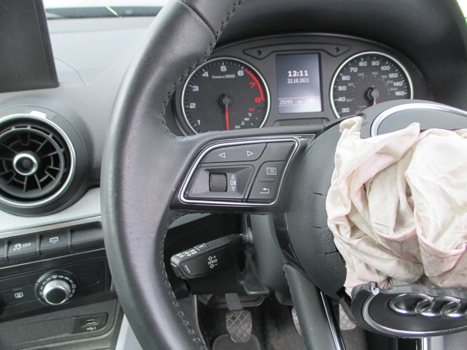 AUDI Q2 MK1 2020 LEATHER MULTI FUNCTION STEERING WHEEL CONTROL SWITCH BUTTON