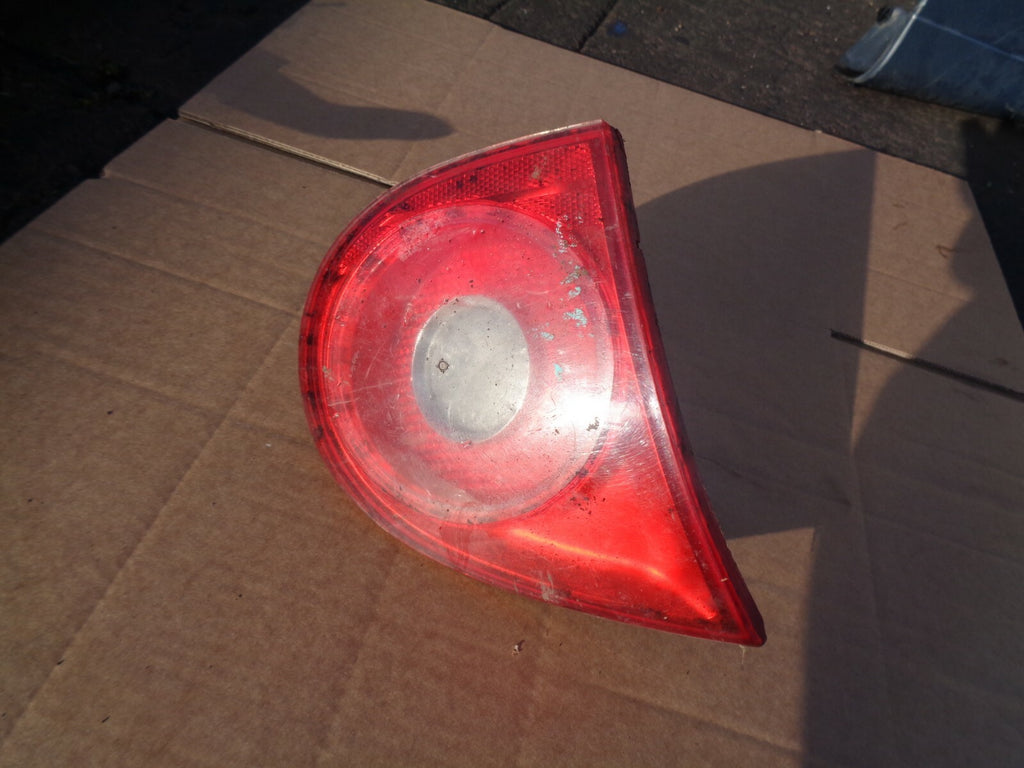 VW VOLKSWAGEN GOLF MK5 1.9 TDI REAR PASSENGER SIDE BOOT TRUNK TAIL LIGHT 945093F