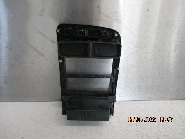 1997 TOYOTA AVENSIS DASHBOARD AIRVENT HAZARD TRIM 55521-05020