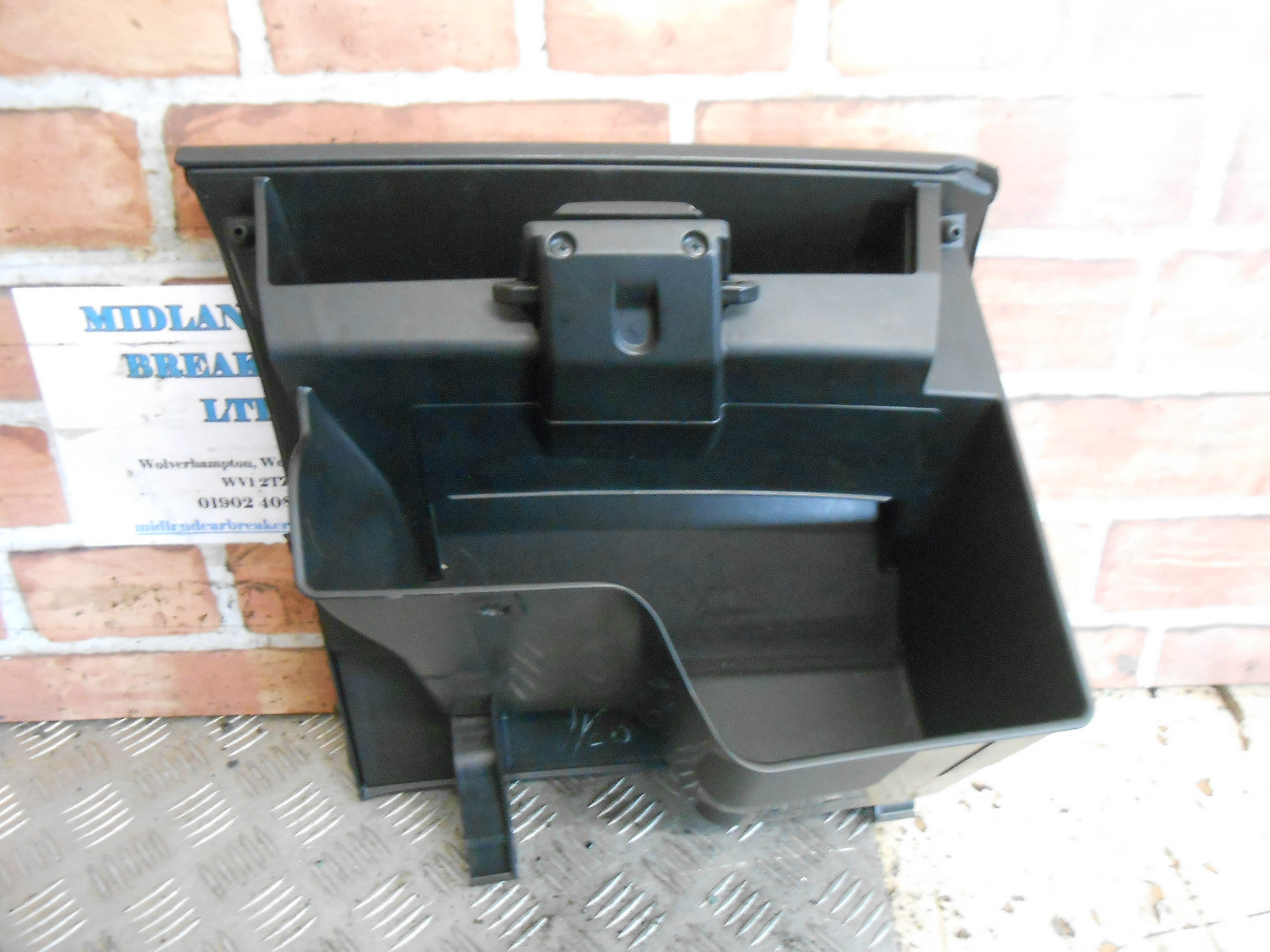 MAZDA 2 DE 2013 INTERIOR STORAGE GLOVE BOX GLOVEBOX LID COMPARTMENT D65164161