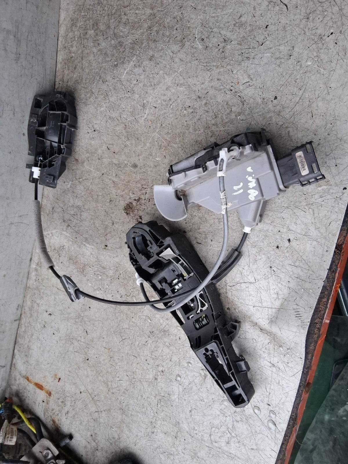 2021 VAUXHALL VIVARO MK3 NSF PASSENGER SIDE FRONT LEFT DOOR LOCK MECHANISM