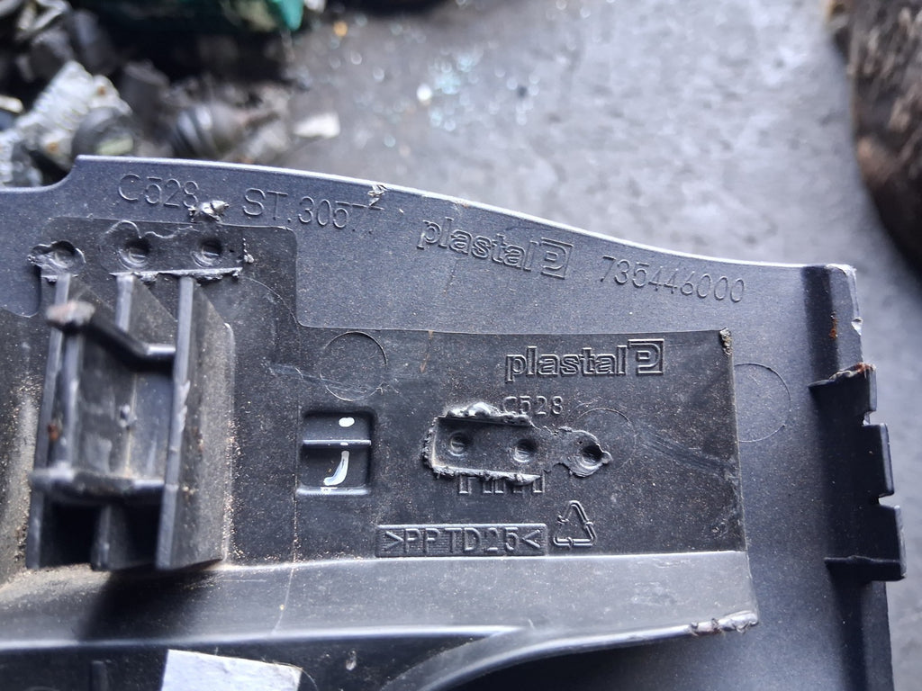 2010 FIAT 500 LOUNGE MK1 NSF PASSENGER LEFT AIR VENT WITH FRONT GRILL 735446000