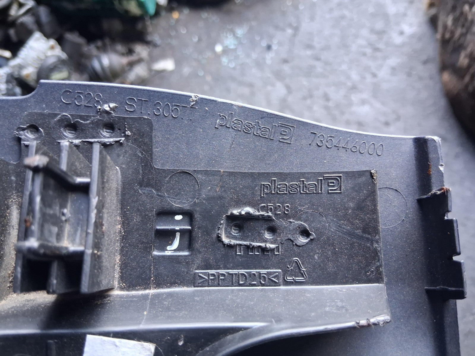 2010 FIAT 500 LOUNGE MK1 NSF PASSENGER LEFT AIR VENT WITH FRONT GRILL 735446000