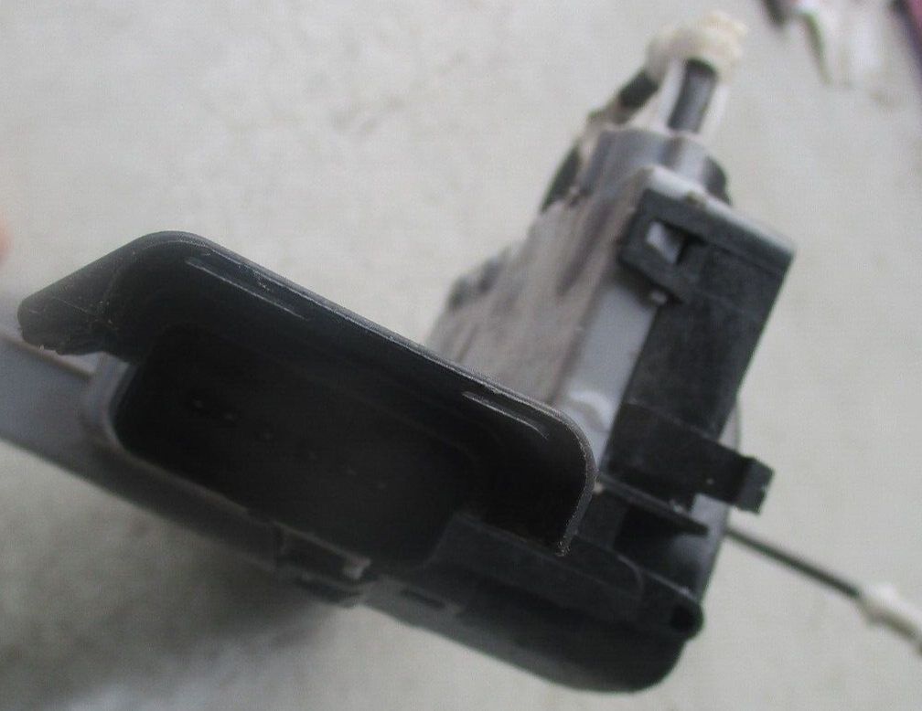 2021 VAUXHALL VIVARO PASSENGER SIDE FRONT DOOR LOCK MECHANISM AND HANDLE 1694254