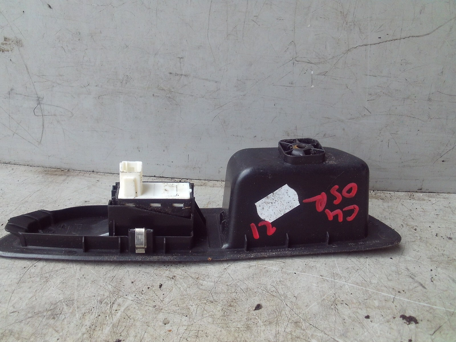 21 CITROEN C4 MK3 OSR DRIVING SIDE REAR RIGHT WINDOW CONTROL SWITCH 9831081480