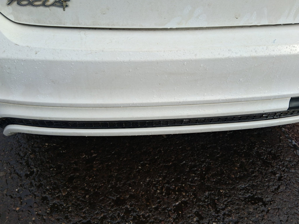 2017 FORD FOCUS MK3 ST LINE COMPLETE REAR BUMPER WITH PDC SENSORS WHITE 5F