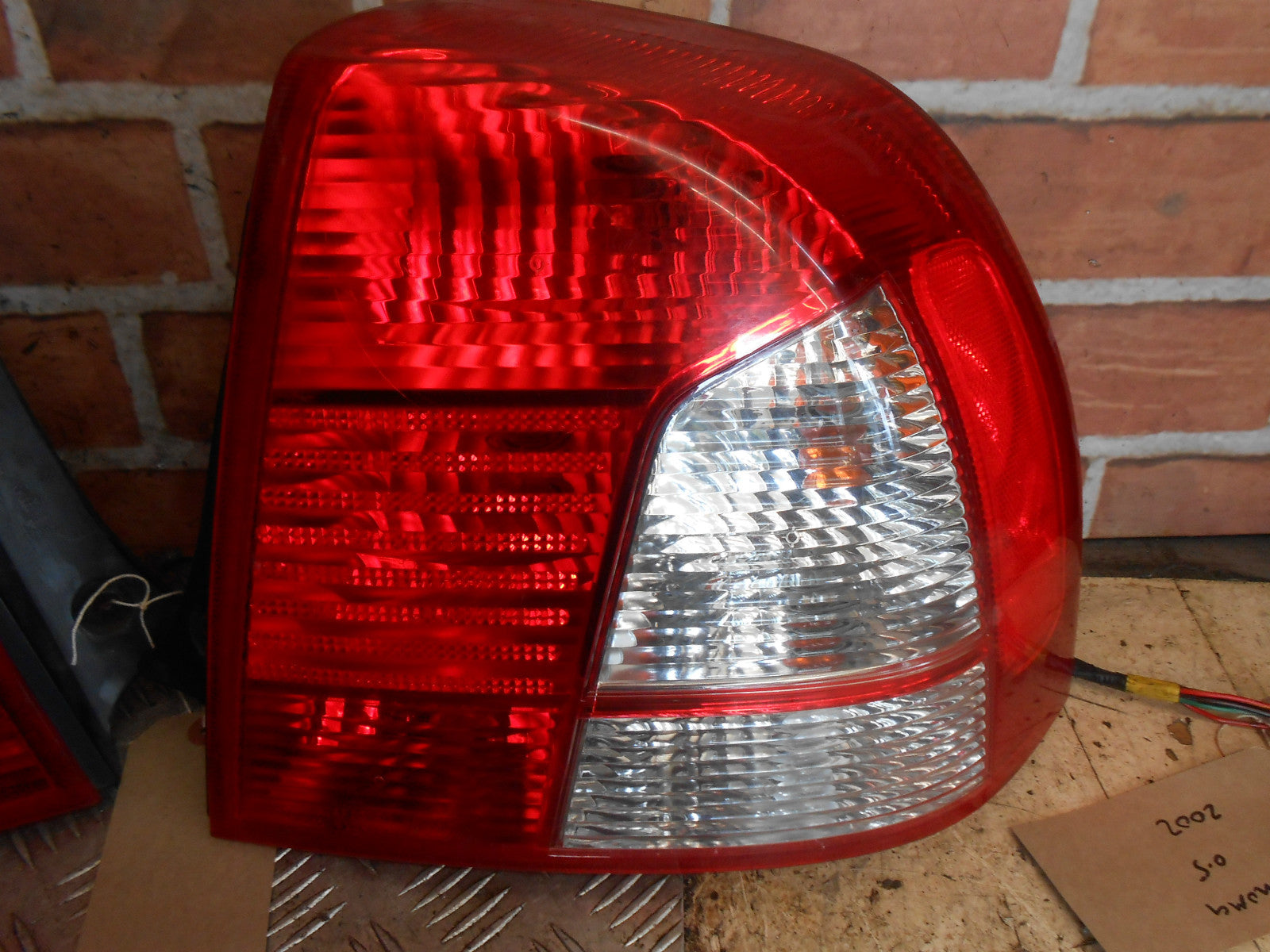KIA SHUMA MK1 2002 PAIR NSR OSR DRIVER & PASSENGER REAR BRAKE TAIL LIGHT CLUSTER