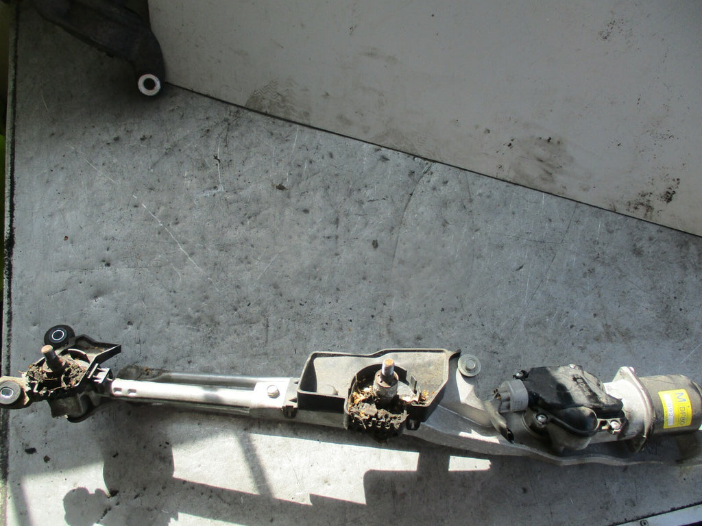 BMW 1 SERIES F21 FRONT WINDSCREEN WIPER MOTOR LINKAGE