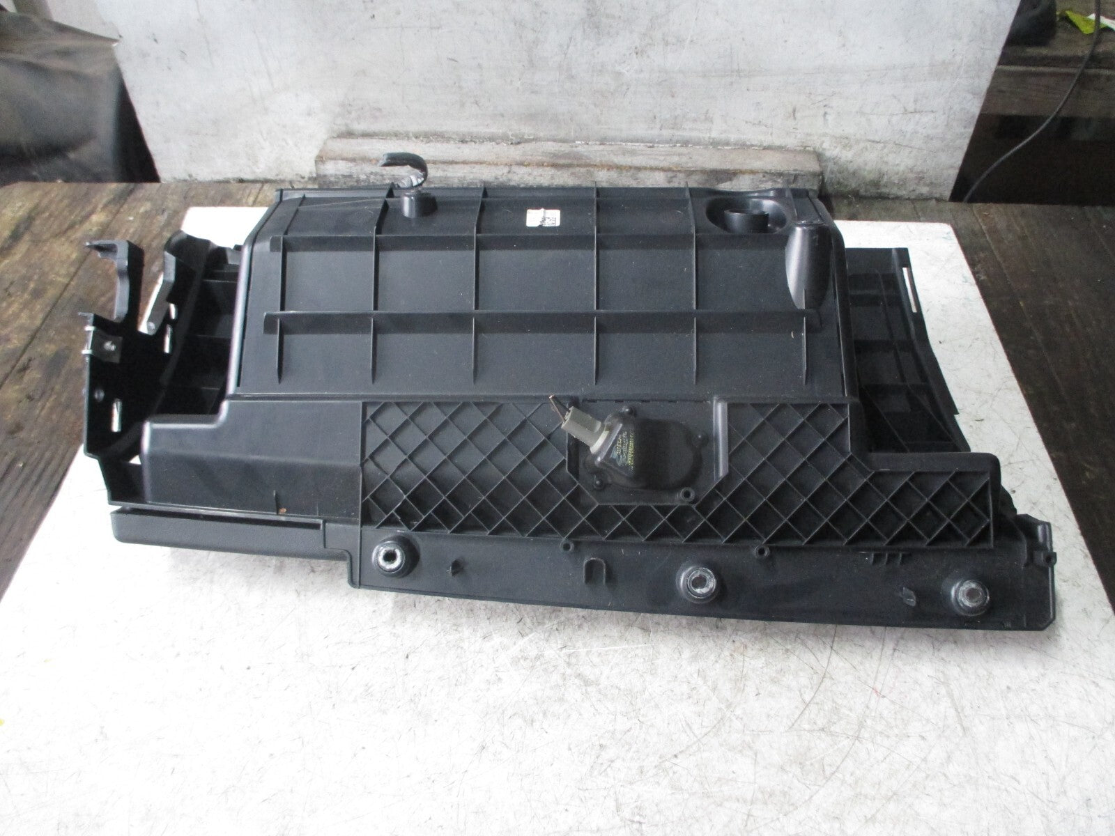 JAGUAR XE 2016 2.0 DIESEL GLOVE BOX BLACK GX730060T10AC