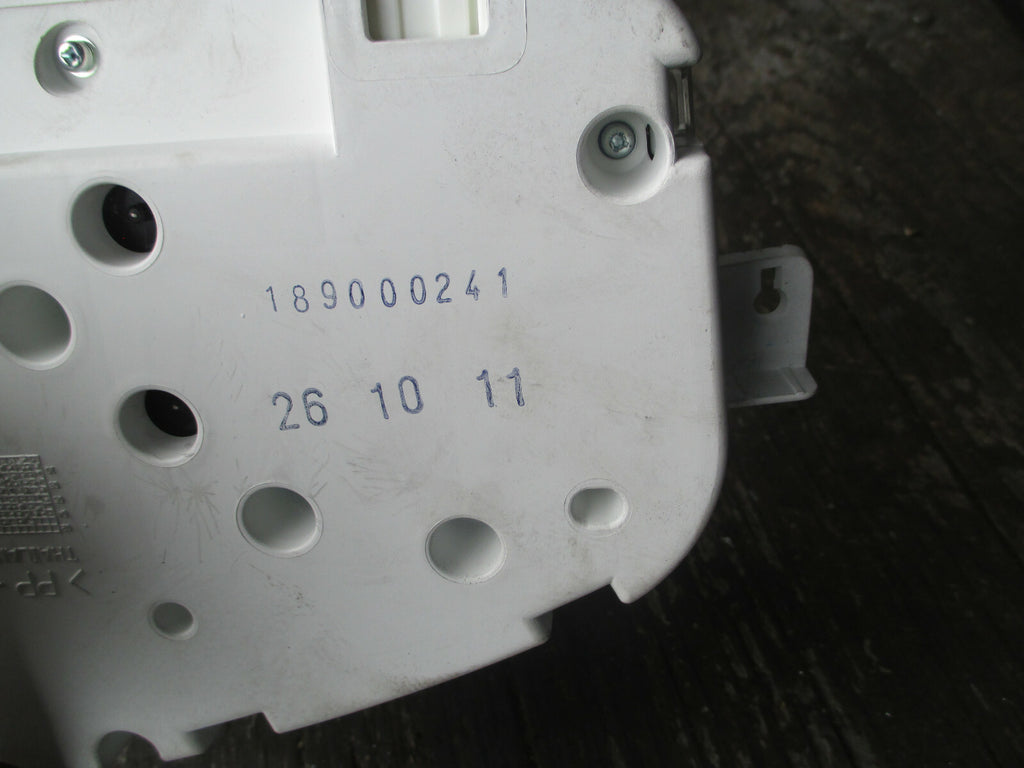 VOLVO C30 2012 2.0 DIESEL SPEEDOMETER INSTRUMENT CLUSTER 30733374