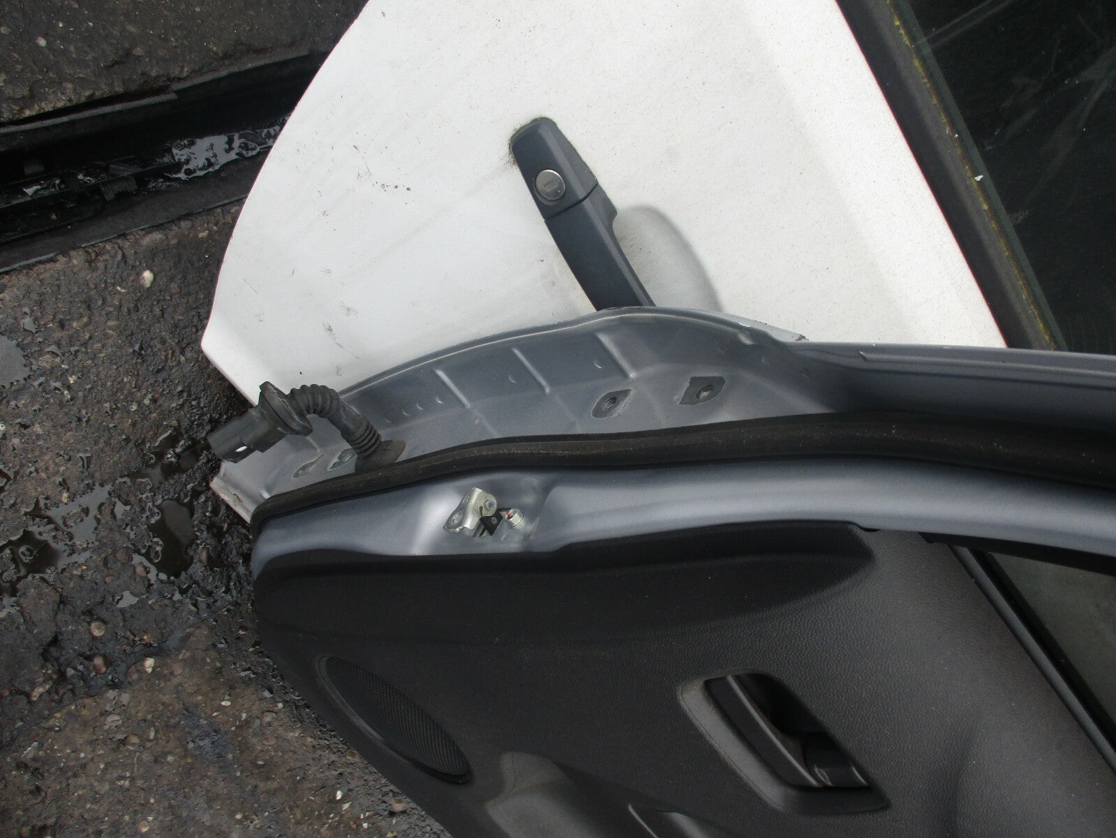 MITSUBISHI MIRAGE MK6 OSR DRIVER SIDE REAR COMPLETE DOOR SILVER