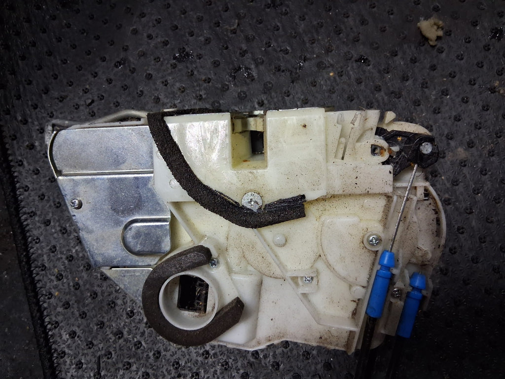 2022 SUZUKI VITARA MK4 NSF PASSENGER SIDE FRONT DOOR LOCK MECHANISM 8220154PA3