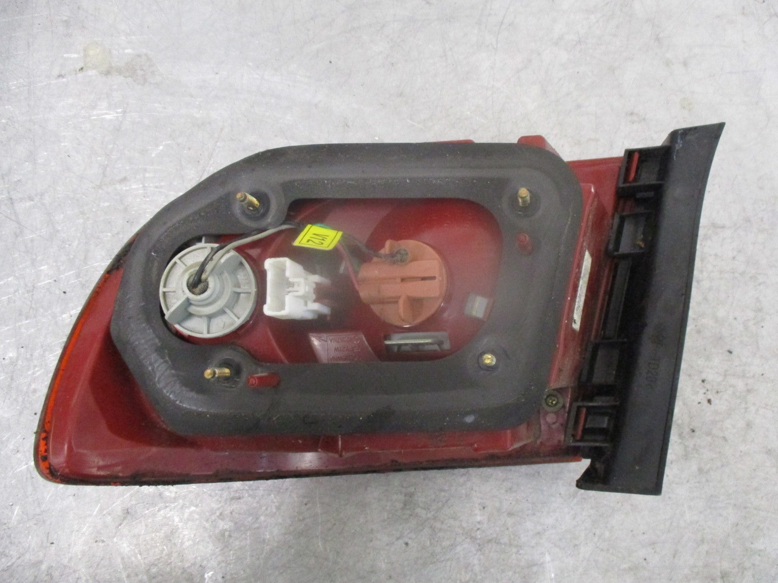 2006 HYUNDAI ELANTRA CDX CRTD 2.0  OSR DRIVERS SIDE REAR REAR LIGHT LAMP CLUSTER