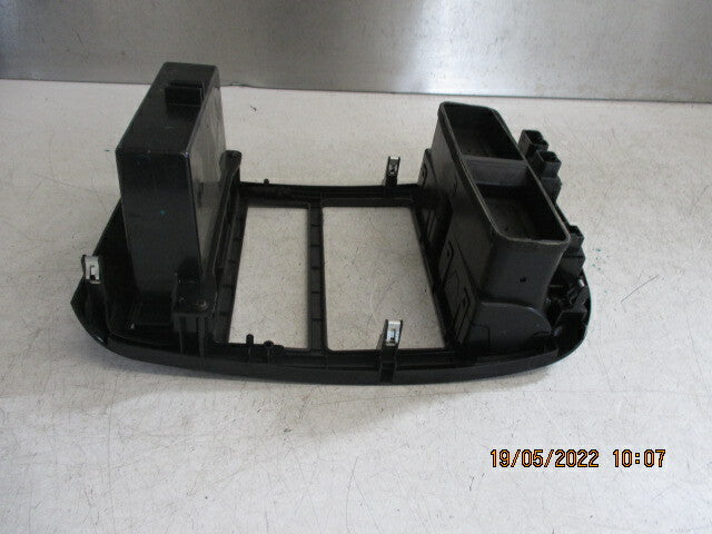 1997 TOYOTA AVENSIS DASHBOARD AIRVENT HAZARD TRIM 55521-05020