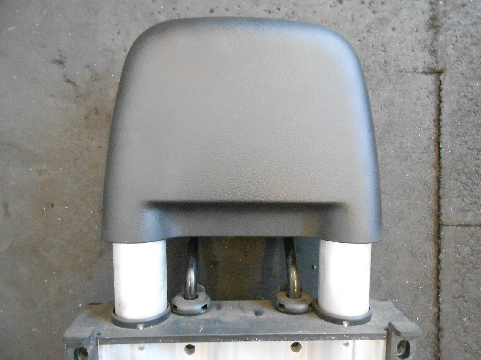 PEUGEOT 307 CC 307CC 2006 CONVERTIBLE BLACK LEATHER HEADREST HEAD REST MECH