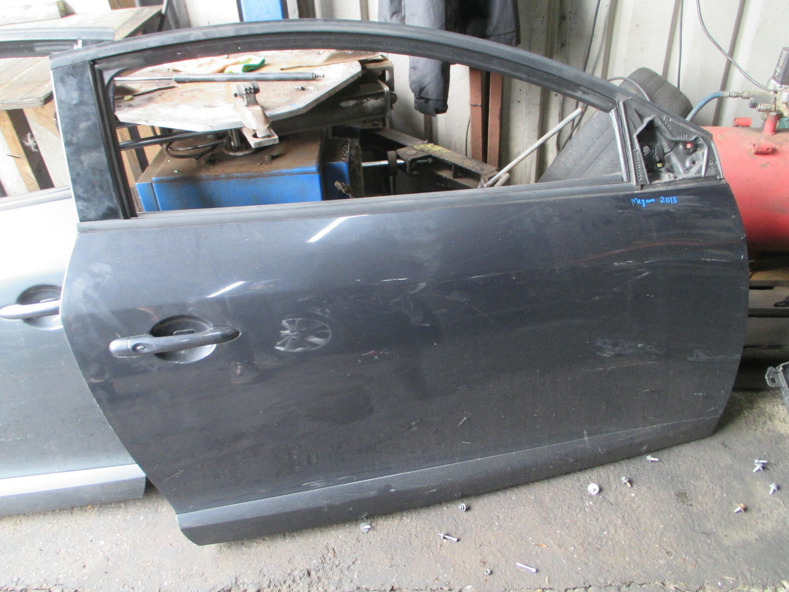 RENAULT MEGANE MK3 2013 OSF DRIVER SIDE COMPLETE DOOR GRIS ECLIPSE