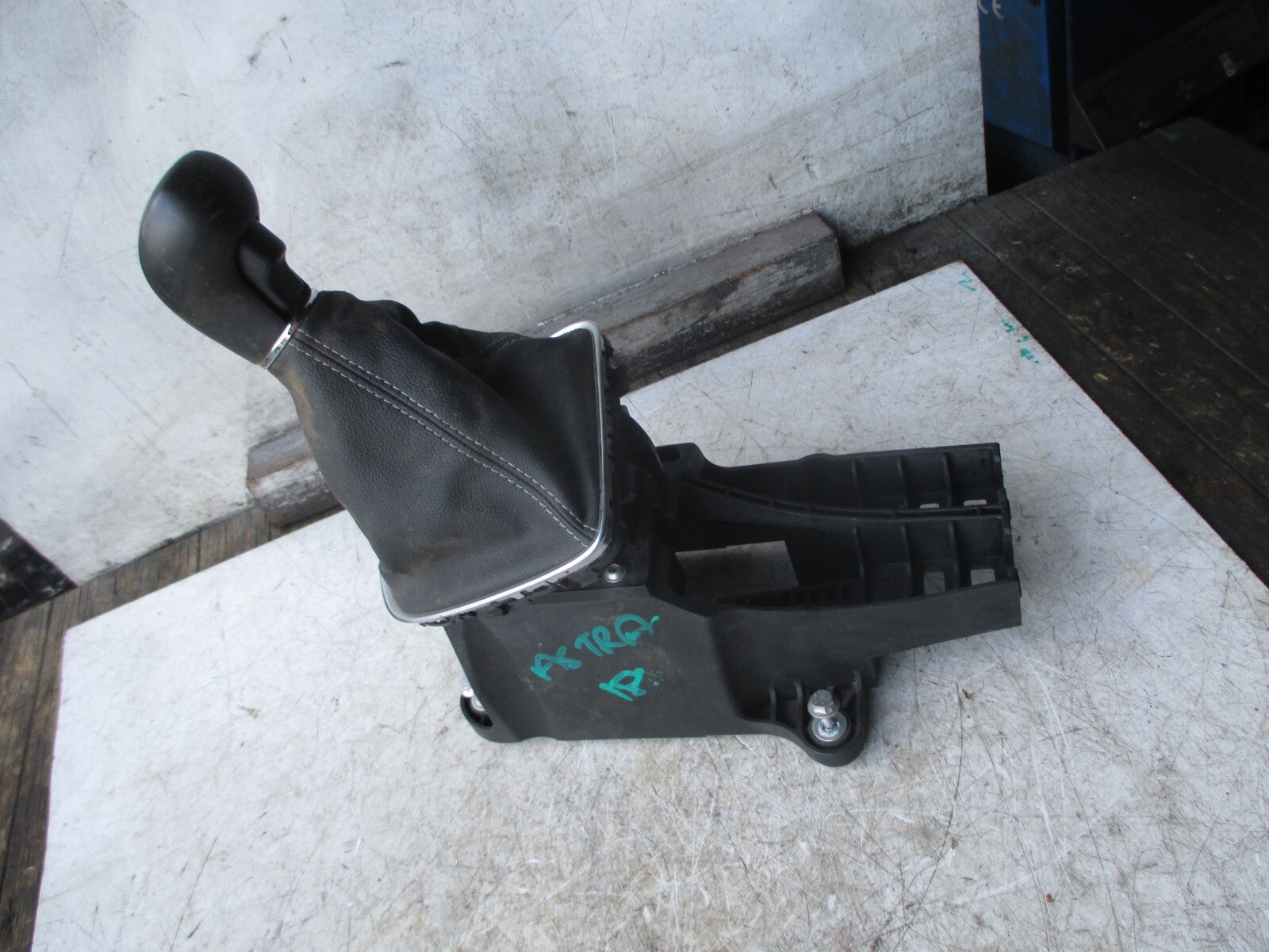 VAUXHALL ASTRA MK7 2018 MANUAL GEAR STICK KNOB 55497889
