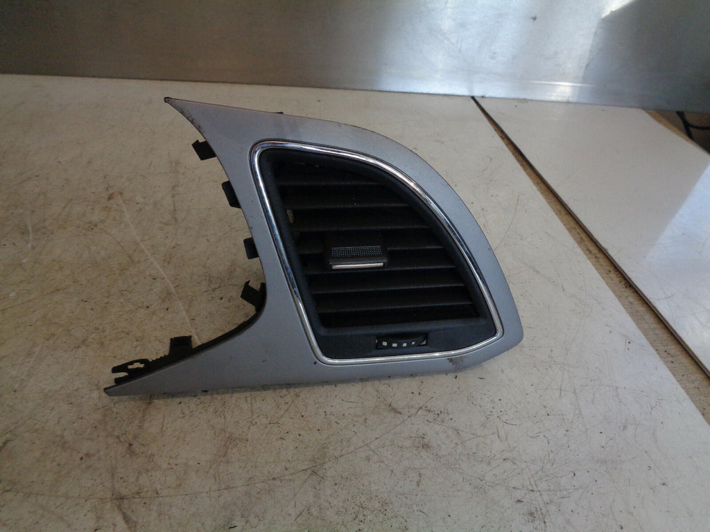 SEAT LEON MK3 2018 OSF DRIVER SIDE RIGHT AIR VENT 5F2820902D