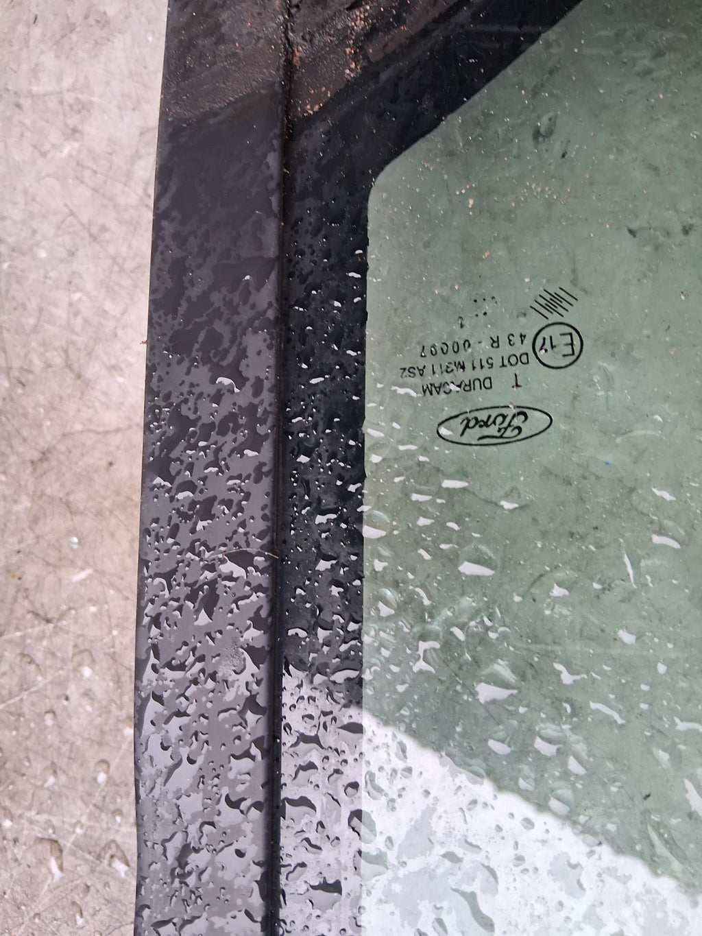 2011 FORD CONNECT DOOR QUARTER WINDOW GLASS 43R-00097