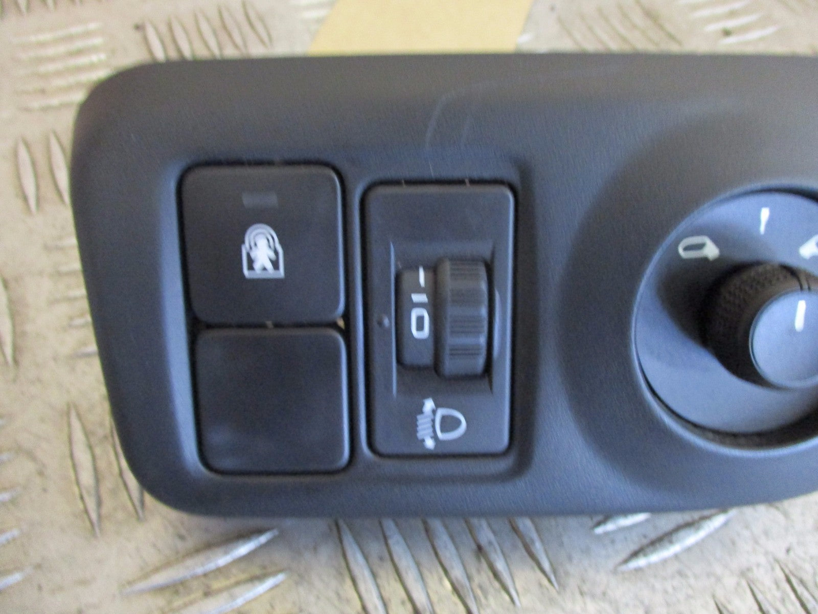 CITROEN CACTUS C4 2016 ELECTRIC WING MIRROR SWITCHES 9801893777