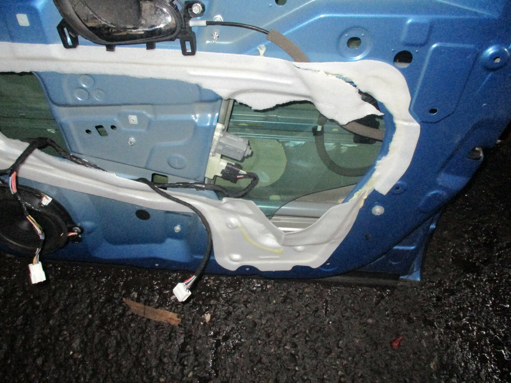 NISSAN QASHQAI J11 MK2 OSF DRIVER SIDE FRONT DOOR COMPLETE FAAJ11 DAMAGED
