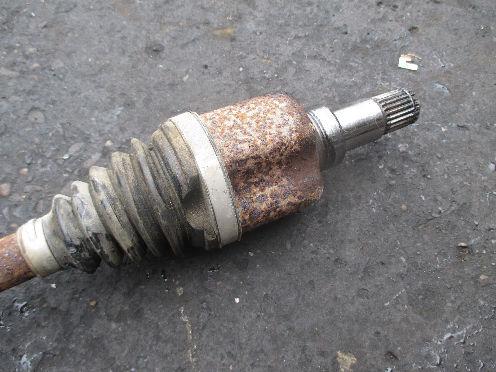 FORD FIESTA MK7 2017 1.25 PETROL NSF PASSENGER FRONT DRIVESHAFT 8V513B437AAC