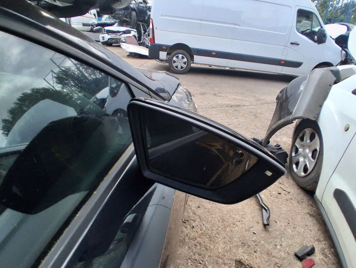 2015 SEAT LEON FR MK3 OSF DRIVER SIDE FRONT WING MIRROR MIDNIGHT BLACK LY9T