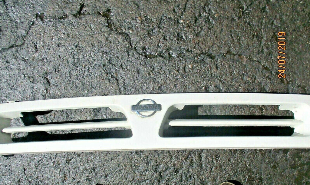 NISSAN MICRA MK3 FRONT BUMPER GRILL & EMBLEM BADGE WHITE