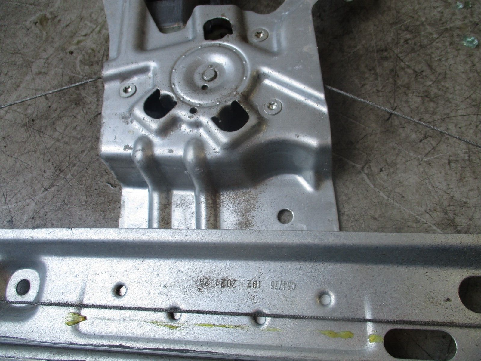 2021 MERCEDES SPRINTER NSF PASSENGER SIDE WINDOW MOTOR & REGULATOR A9107201000