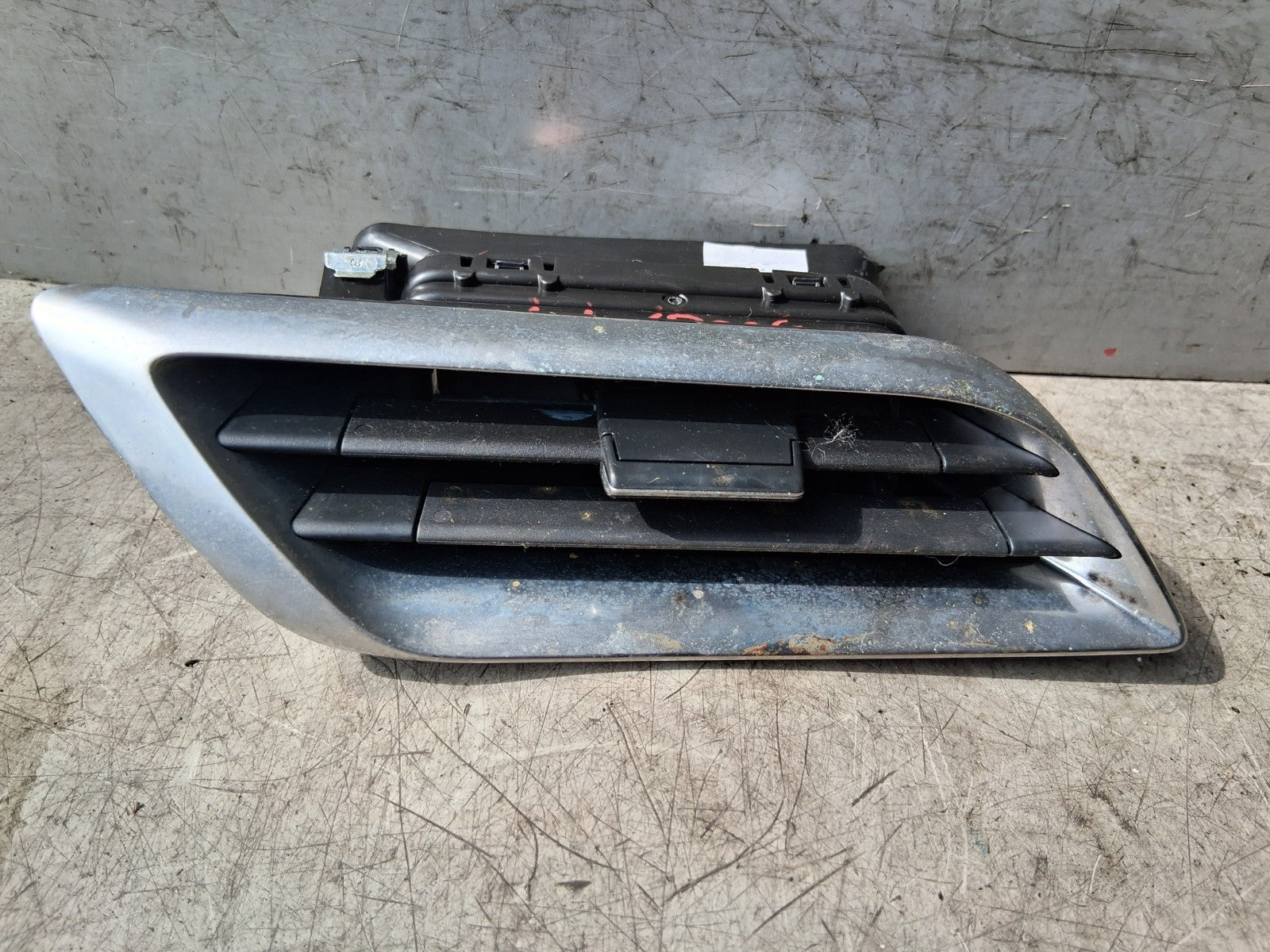 2019 PEUGEOT 5008 MK2 NSF PASSENGER SIDE FRONT LEFT AIR VENT 9815415780