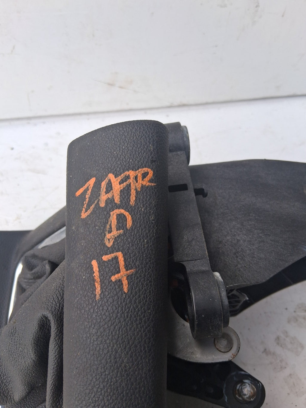 2017 VAUXHALL ZAFIRA GEAR STICK SELECTOR KNOB 8126600102