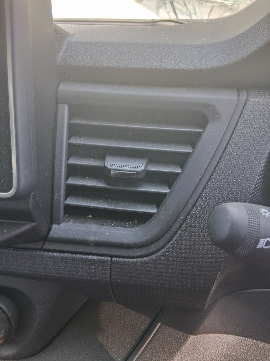 2025 RENAULT TRAFIC X82 MK3 FRONT DASH BOTH CENTER AIR VENTS