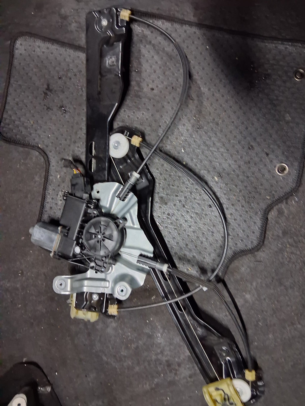 2018 VAUXHALL ZAFIRA C NSF PASSENGER SIDE FRONT WINDOW MOTOR REGULATOR 2095158