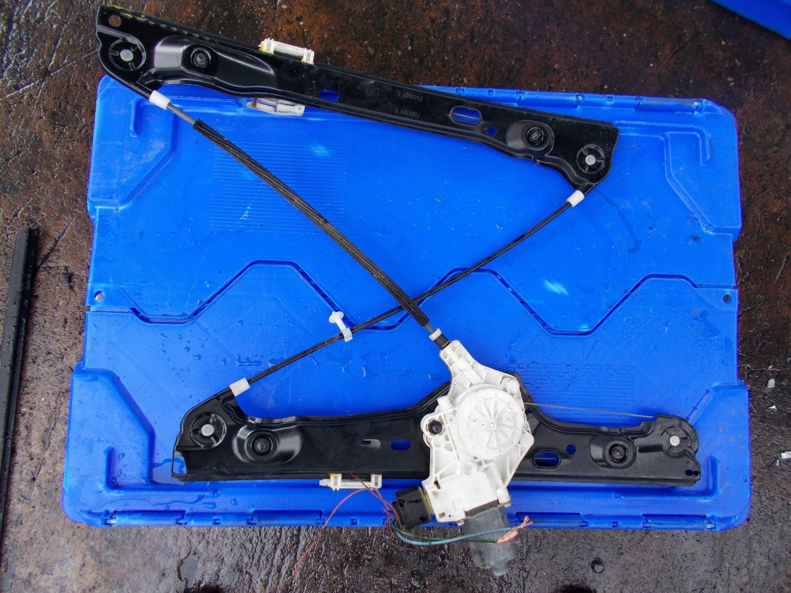 2007 BMW 320D SE OSF DRIVERS SIDE FRONT WINDOW REGULATOR & MOTOR 6927028