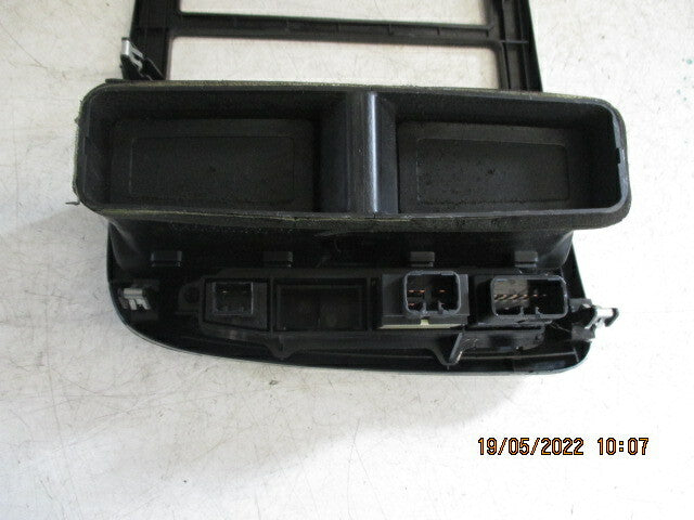 1997 TOYOTA AVENSIS DASHBOARD AIRVENT HAZARD TRIM 55521-05020