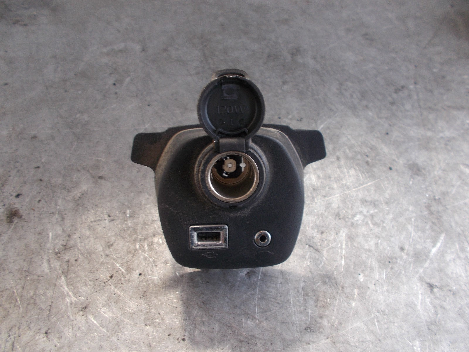 2017 TOYOTA AYGO MK2 12V AUX SOCKET PANEL 554770H010