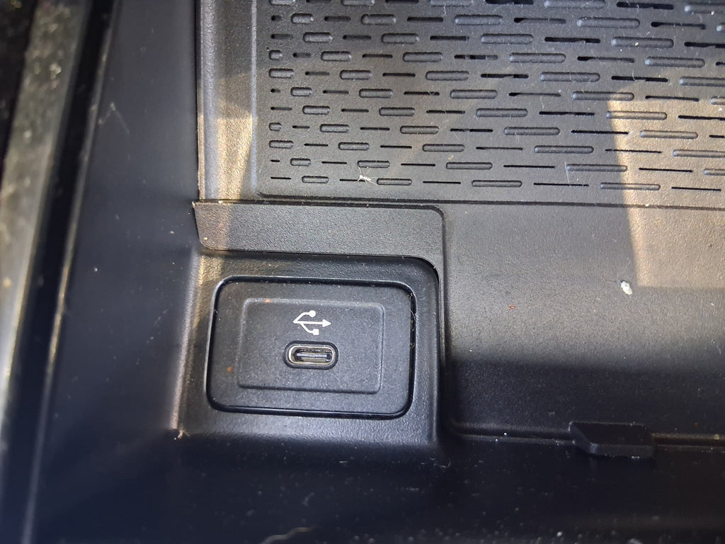 2023 MERCEDES BENZ A CLASS AMG LINE W177 USB C TYPE CHARGING DATA PORT